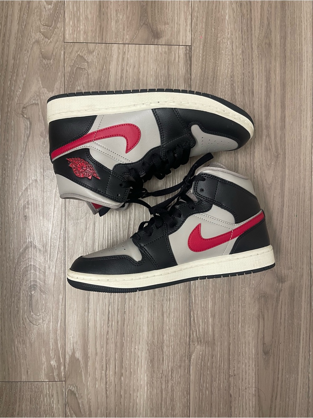 Nike Air Jordan 1 Mid — Black / Gray / Red